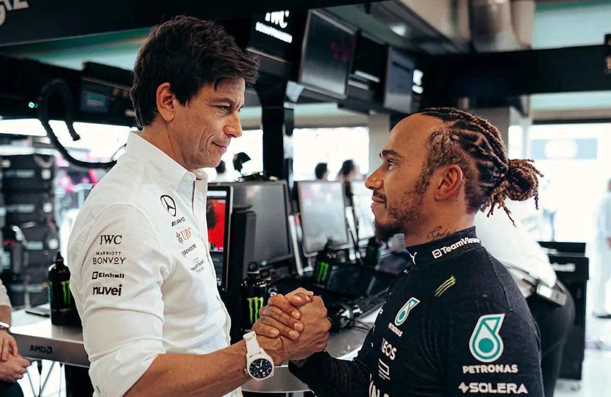 'Skilsmissen' er officiel: Toto Wolff reagerer på Lewis Hamiltons Ferrari-debut