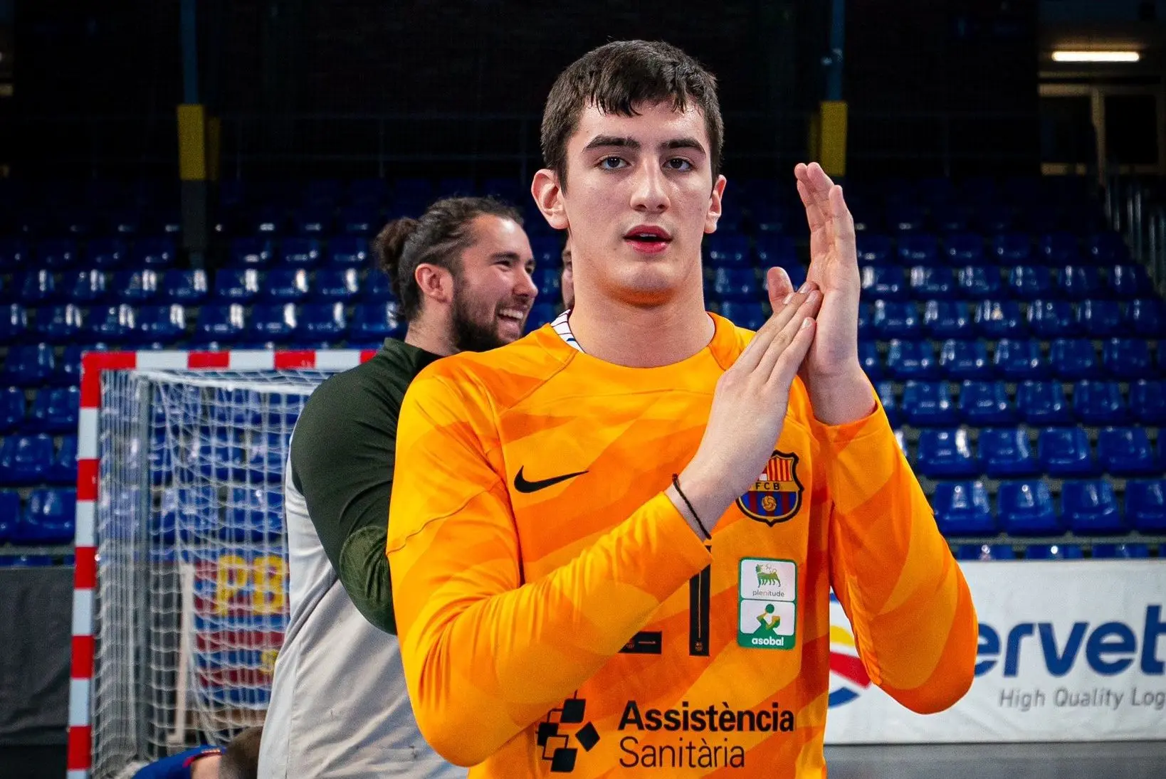 Søn af legendarisk Barcelona-målmand udnytter Emil Nielsens skade