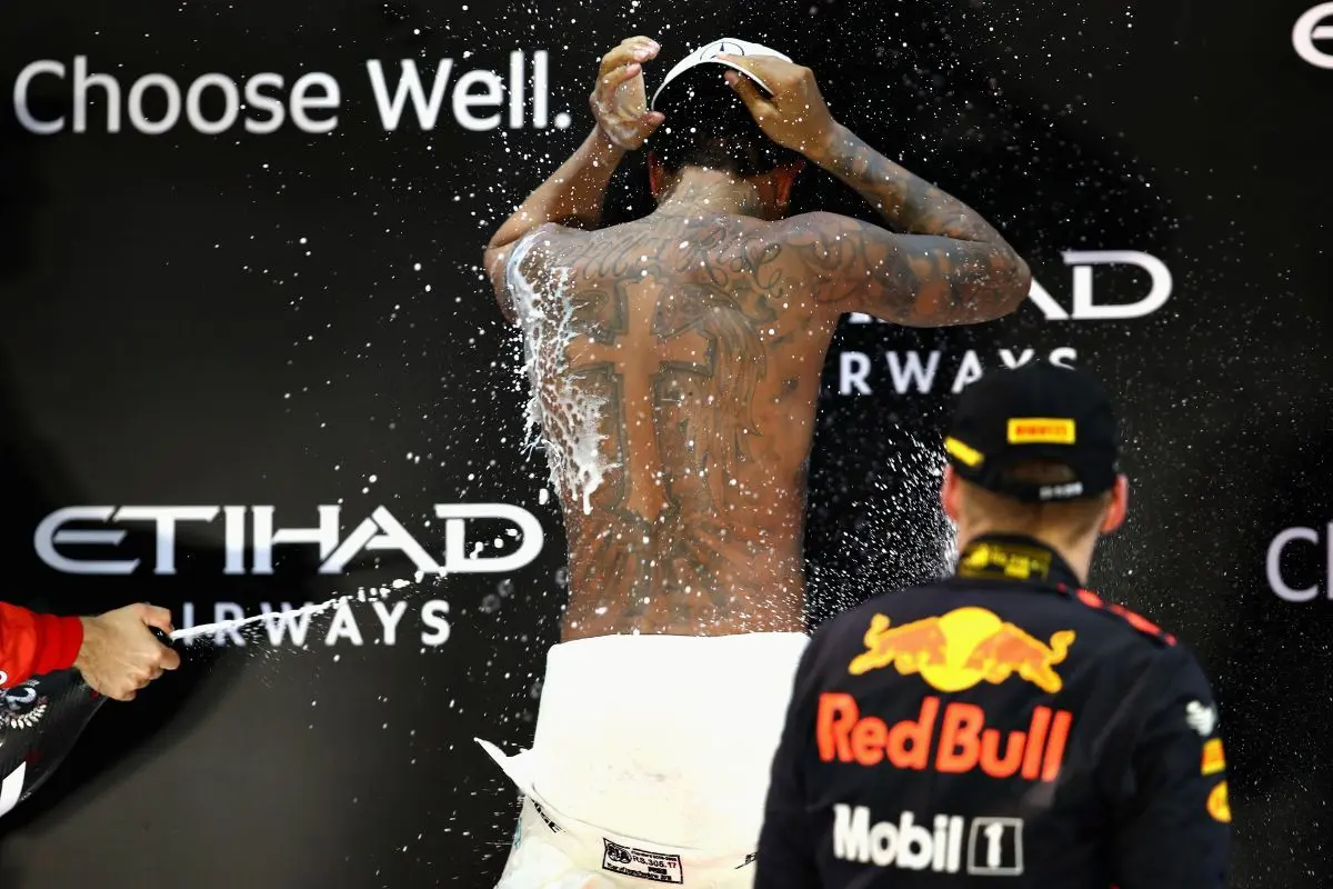 Lewis Hamiltons ikoniske jubelscene forbydes af FIA