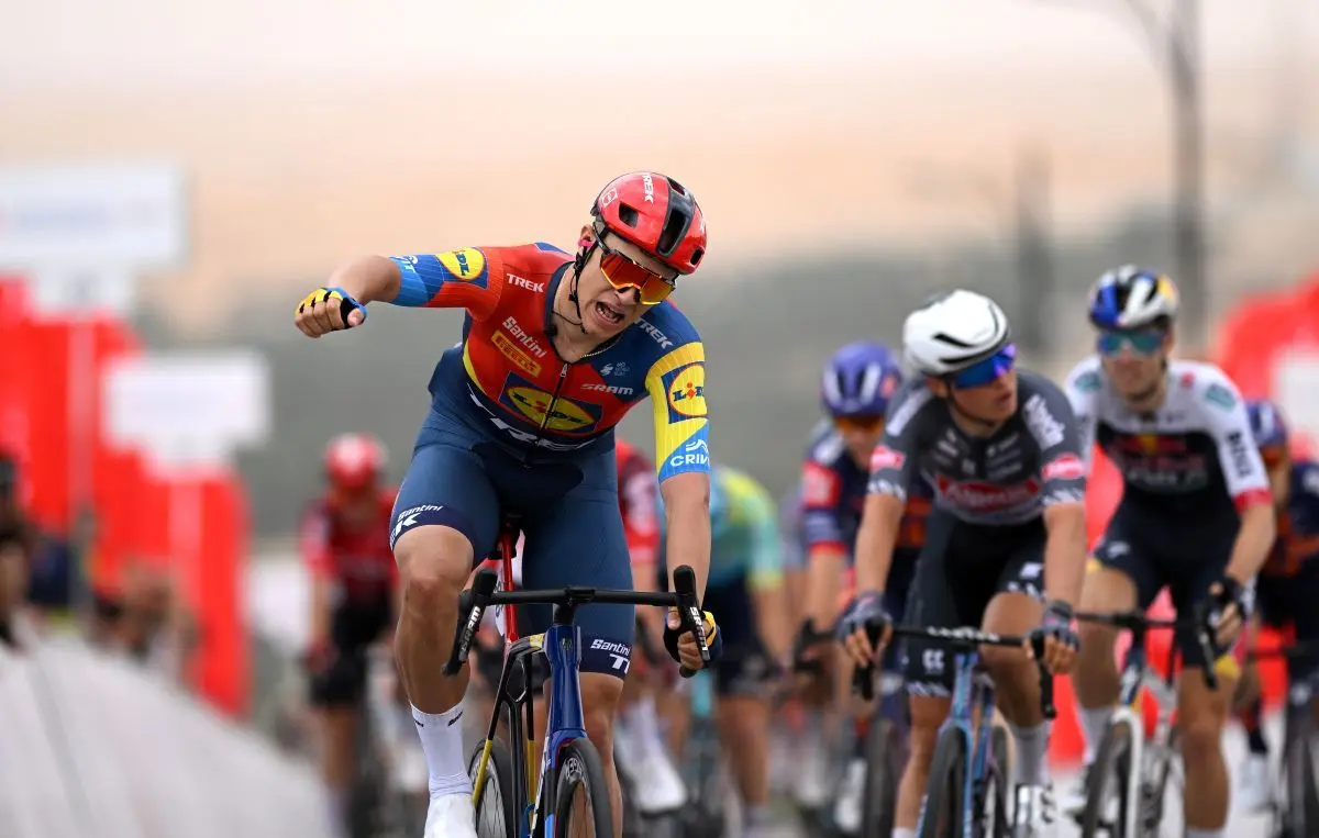 Jonathan Milan vinder første etape af UAE Tour efter sen Pogačar-offensiv