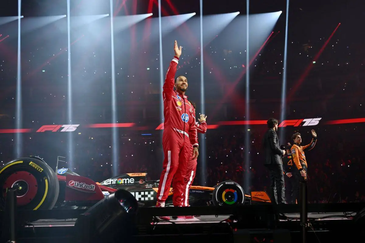 Lewis Hamilton fremviser nyt ur: Værdi af 30 Mercedes-modeller