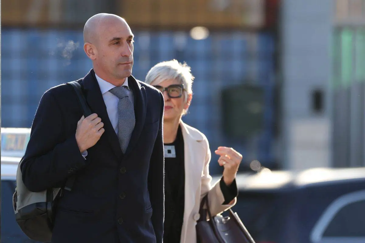 Luis Rubiales i retten: Fastholder uskyld i kyssesag trods fængselskrav