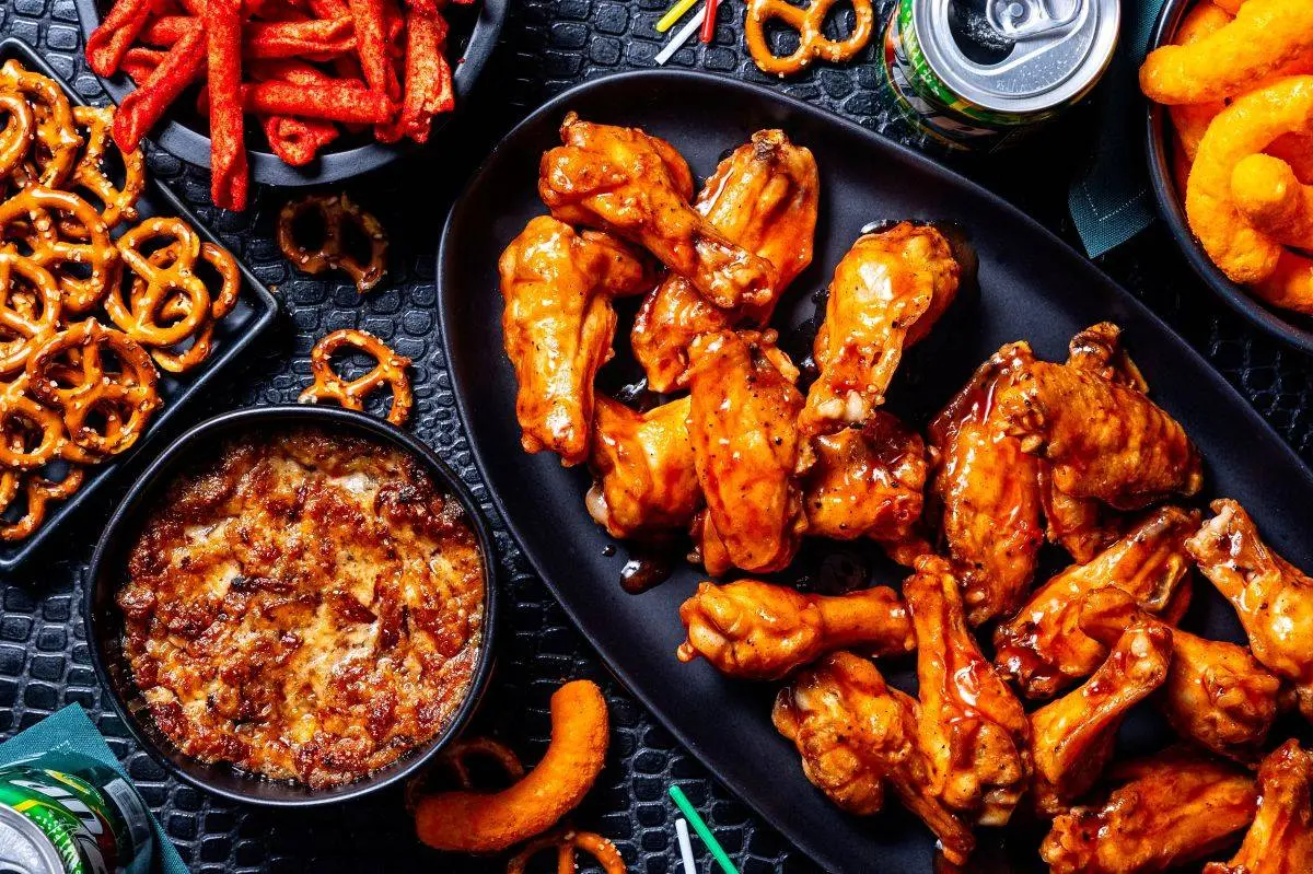 Enorme mængder mad og drikke til Super Bowl: 21.000 liter øl og 1,47 milliarder kyllingevinger