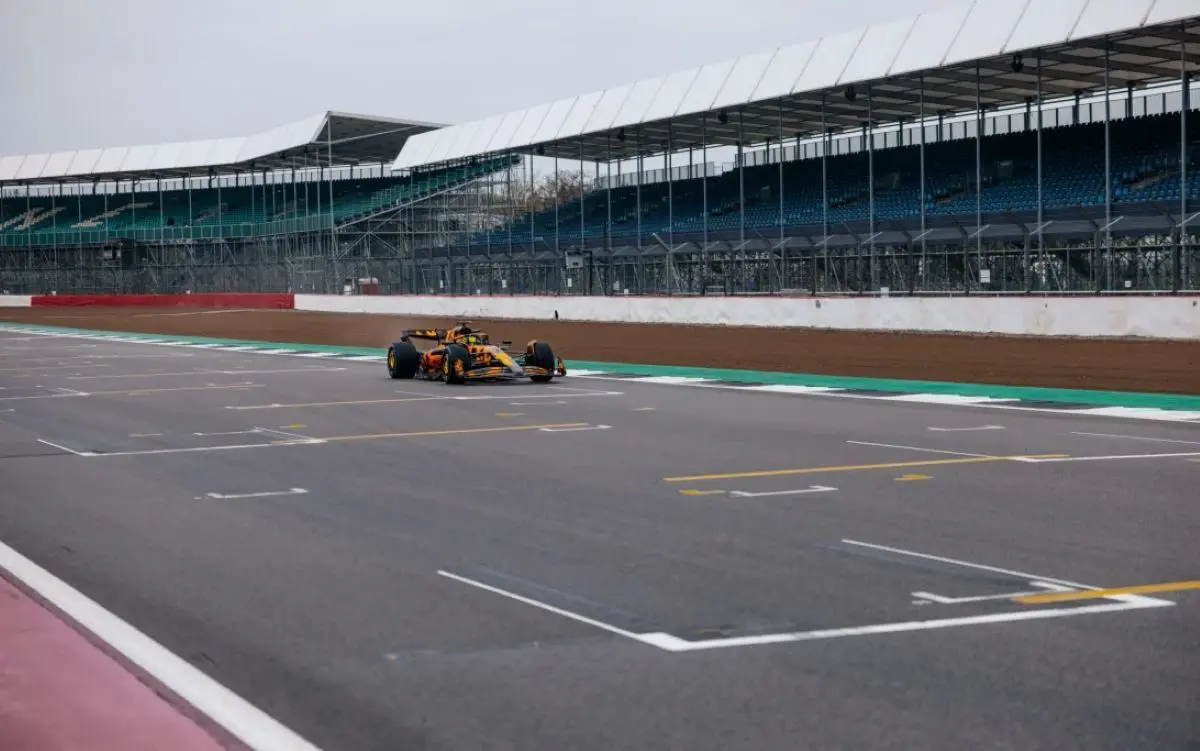 McLaren overrasker rivalerne med tidlig afsløring af 2025-bil