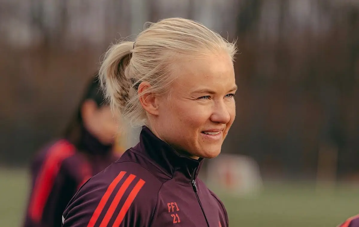 Pernille Harder fik slag i ansigtet af kæresten