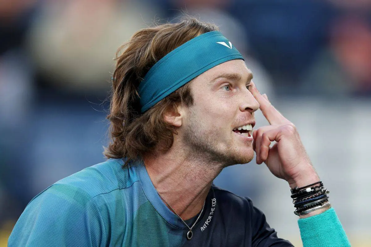 Jannik Sinner slog Andrey Rublev ud af French Open og nu puster han til ilden