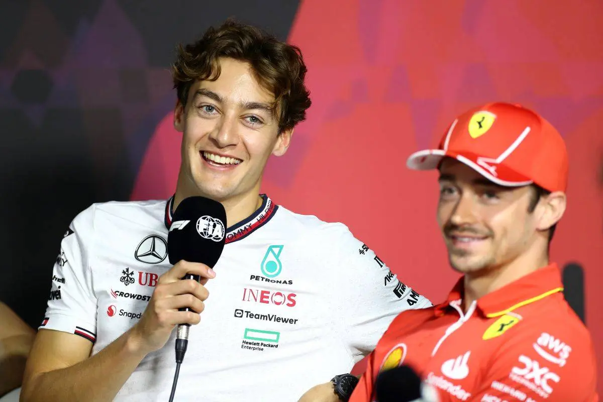 Charles Leclerc hurtigst om formiddagen, men George Russell satte alle til vægs
