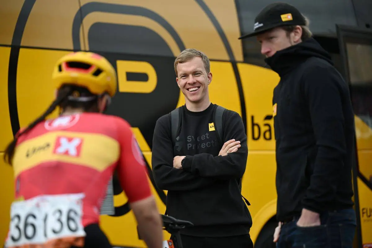 Kan en sportsdirektør være neutral Tour-kommentator? Emil Vinjebo siger ja