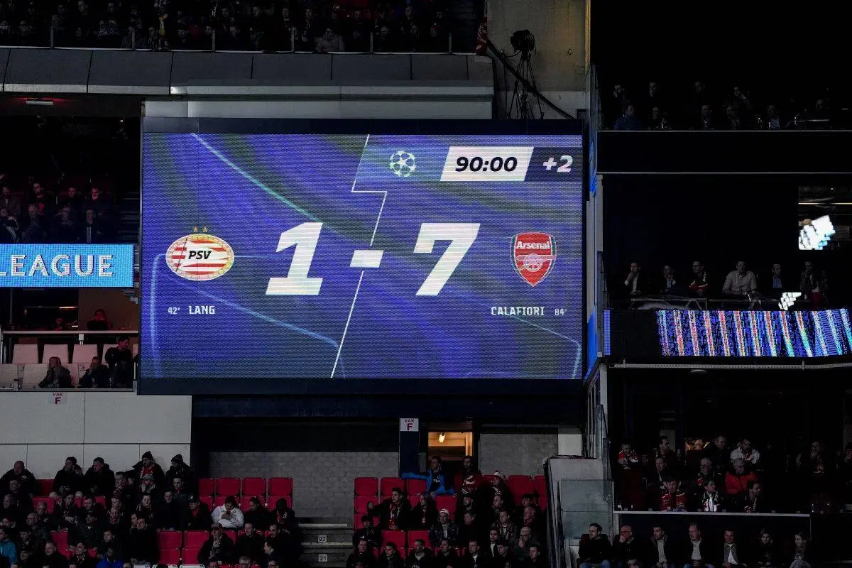 Arsenals målshow i Eindhoven: Klubben knusende tæt på kvartfinalen