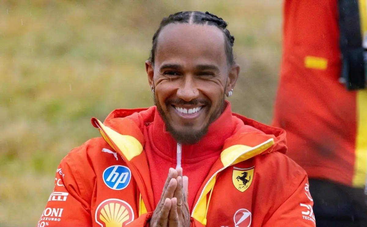 Lewis Hamilton er holdt op med at gøre dette, når han snakker med pressen
