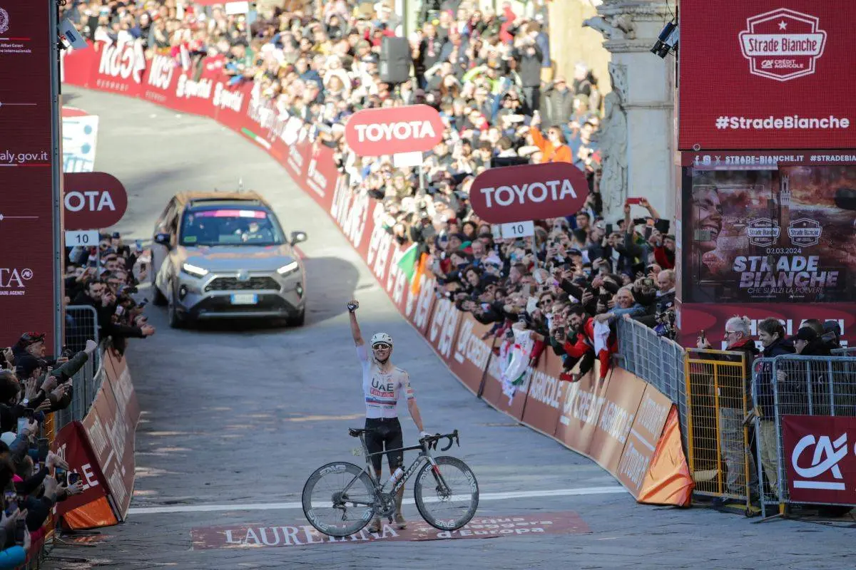Jonas Vingegaards chef kritiserer Strade Bianche-rute: "Det er en skam"