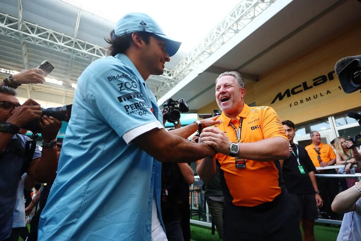 Zak Brown åbner døren for Sainz-comeback: "Jeg har hans nummer"