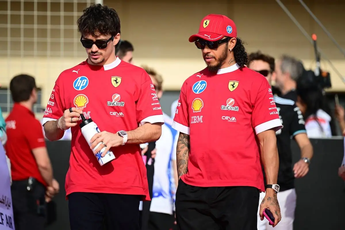 Jacques Villeneuve: Lewis Hamilton lader Charles Leclerc om det beskidte arbejde