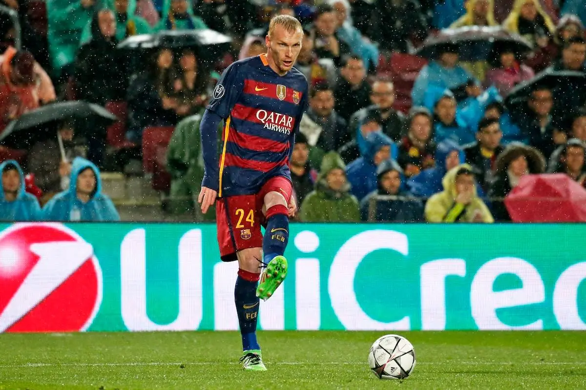 Spillede for FC Barcelona og landshold, nu arbejder han i Intersport