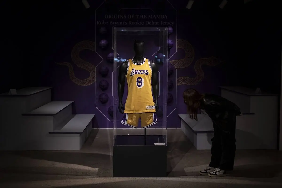 Kobe Bryants Lakers-trøje solgt for 46 millioner