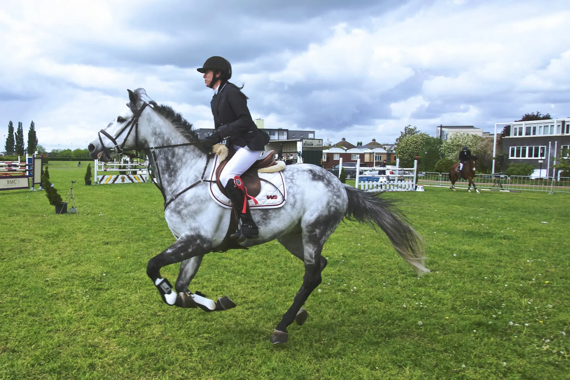 Dansk ridesport ramt af ny skandale: Mand tiltalt for grooming