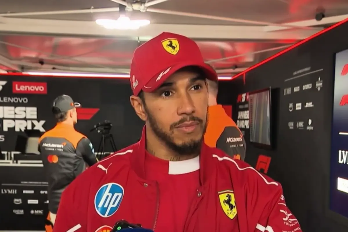 Lewis Hamilton langer ud efter han modtog en straf ved Singapores Grand Prix