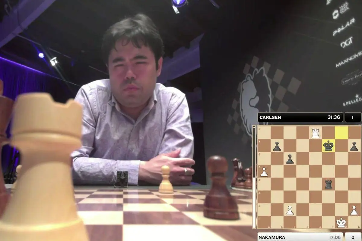 Skaklegenden Magnus Carlsen jubler over sin egen opfindelse