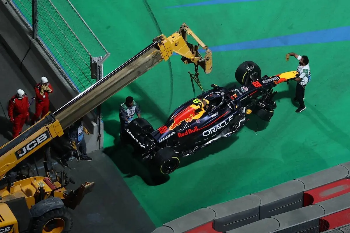 Tsunoda forklarer crash – men ekspert peger på banens design