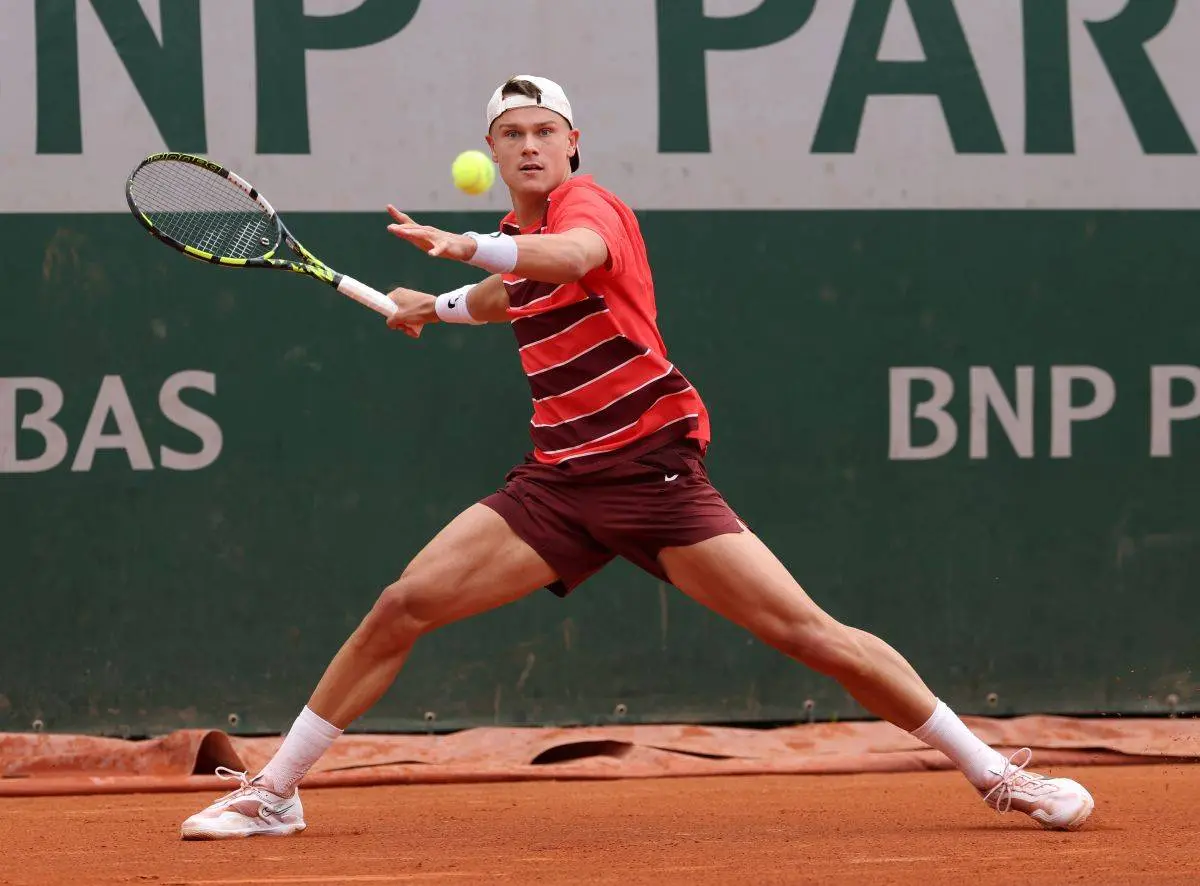 Holger Rune overkommer startvanskeligheder og tager French Open-sejr