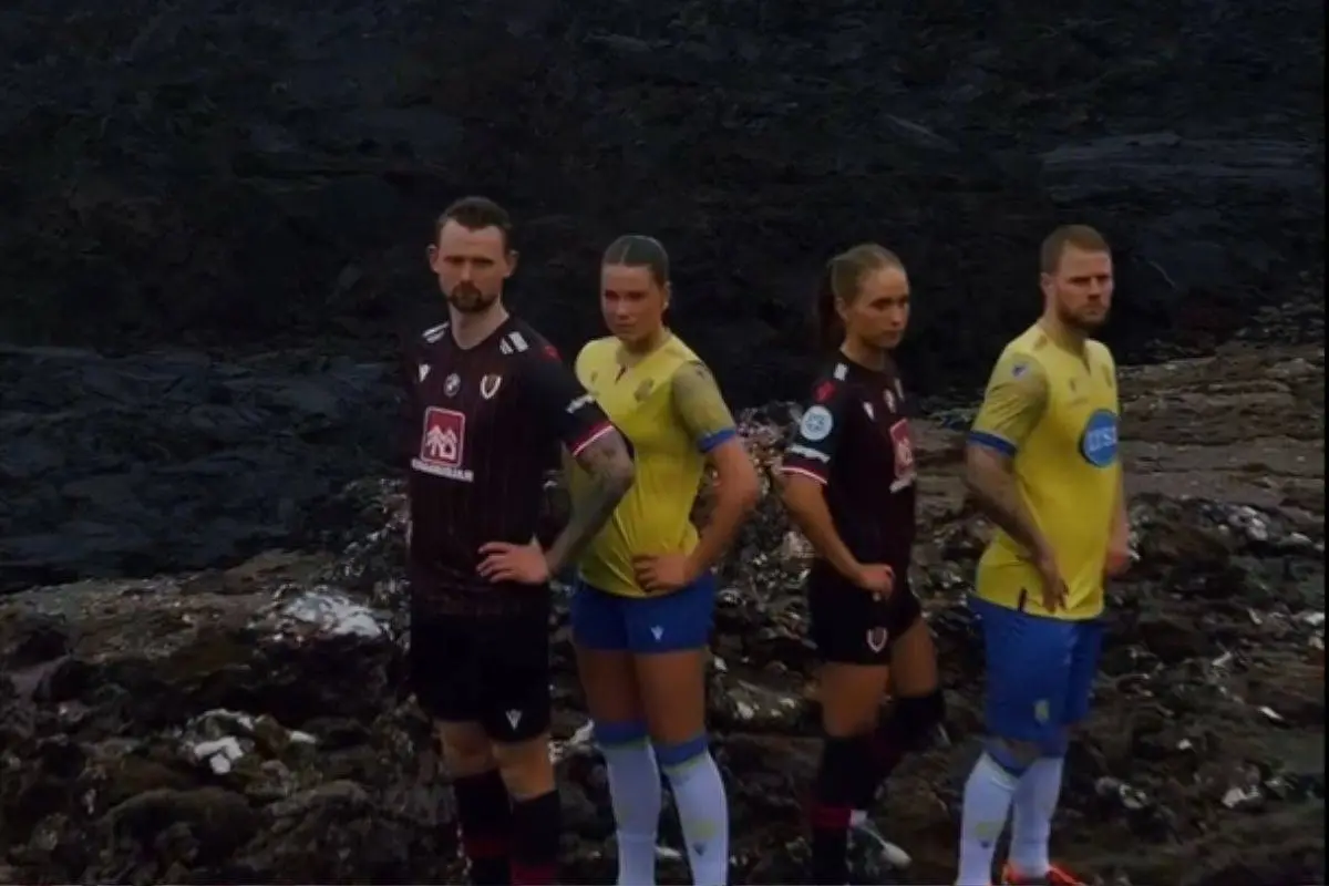 18 måneder efter vulkanudbrud og evakuering vender fodboldklub hjem til hjemmebanen