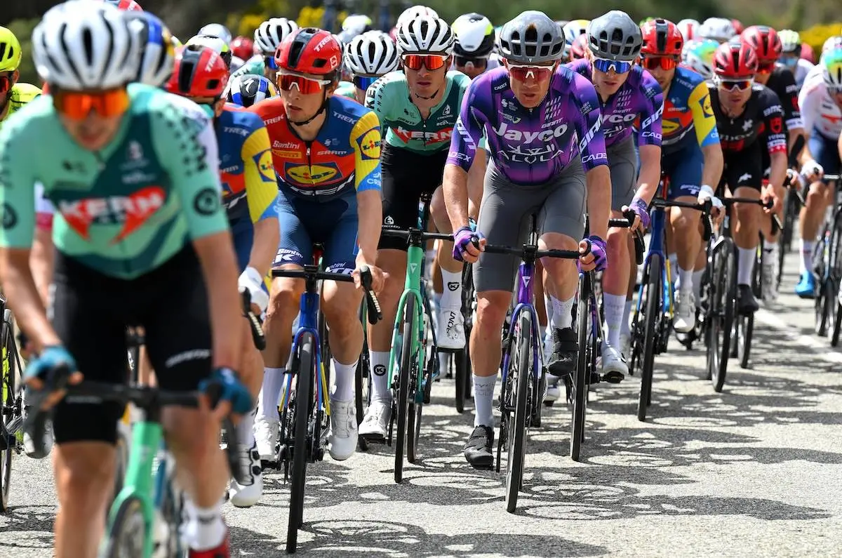 To store cykelhold har anmodet om at få lov til at fusionere
