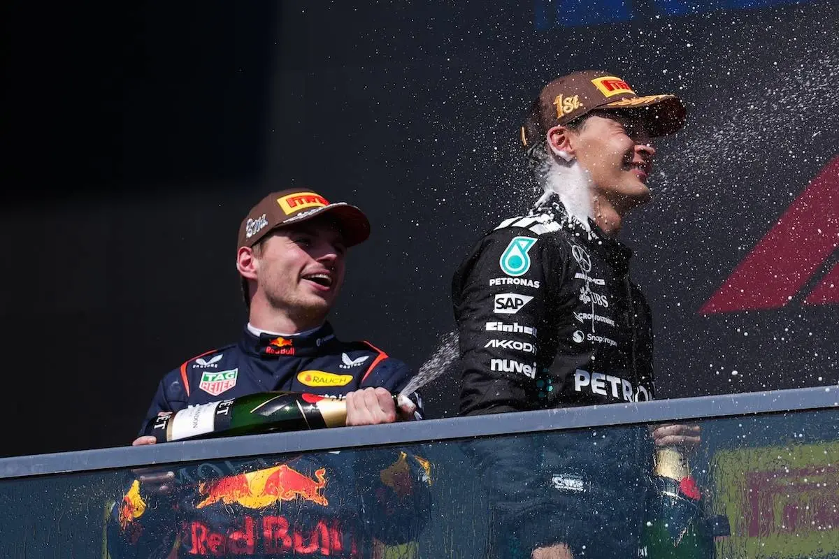 Max Verstappen fanget i øjeblik, der viser hvad han oprigtigt synes om George Russell