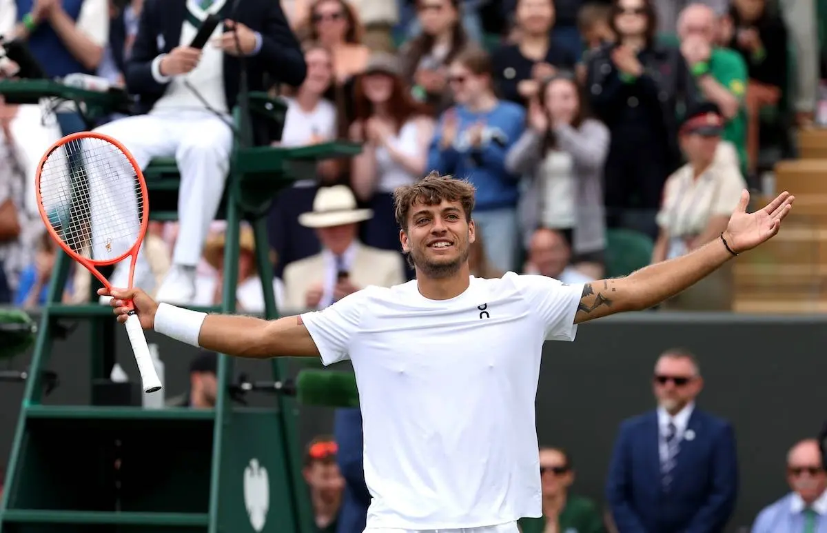 Han spillede fodbold for AS Roma - nu skal han møde Djokovic i Wimbledon