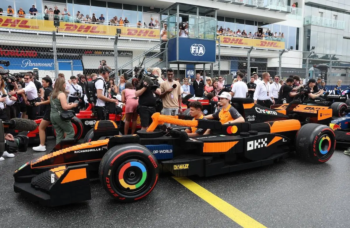 F1-bil bygget i LEGO kommer til København
