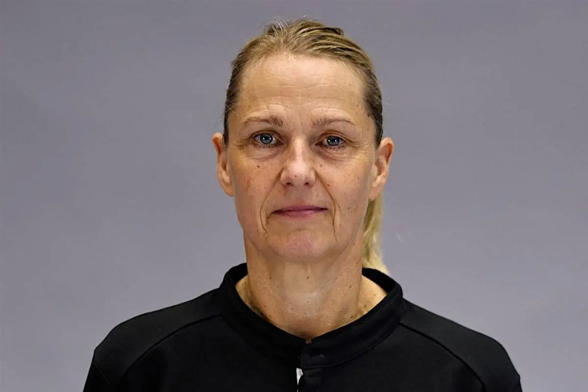 Stort drama inden landskamp: Helle Thomsen tilbageholdt og missede fly
