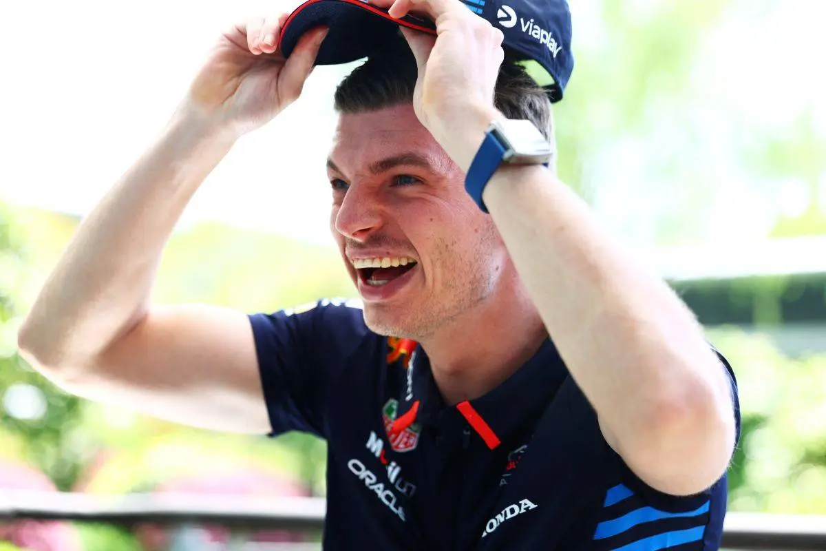 Verstappen griner ad McLaren-drama: “Det er ikke mit hold”