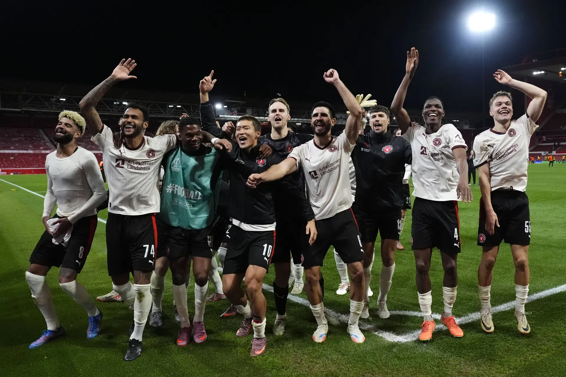 FC Midtjylland fejrer sejren over Nottingham Forest