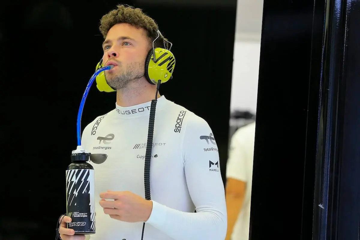 Dansk racerkører bryder med sit team: Rygtes til McLaren