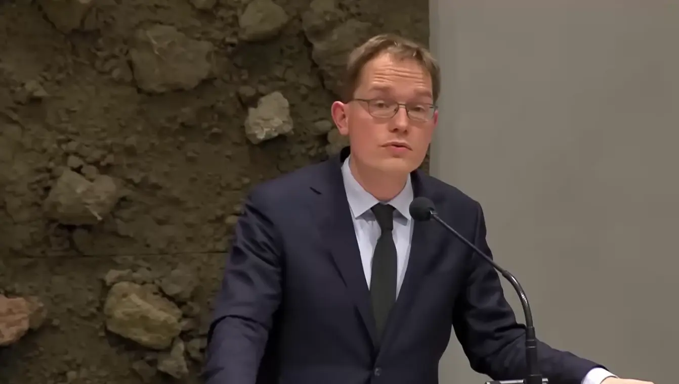 -Filmpje!- FVD’er Pepijn van Houwelingen dringt er bij de minister op aan om vakinhoudelijke kennis op scholen te stimuleren