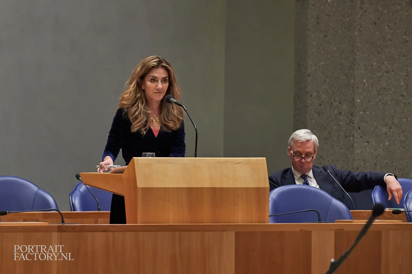 VVD-leden steunen Dilan Yesilgöz en haar keuze voor een coalitie met de PVV. De ranzige media kunnen de pot op!