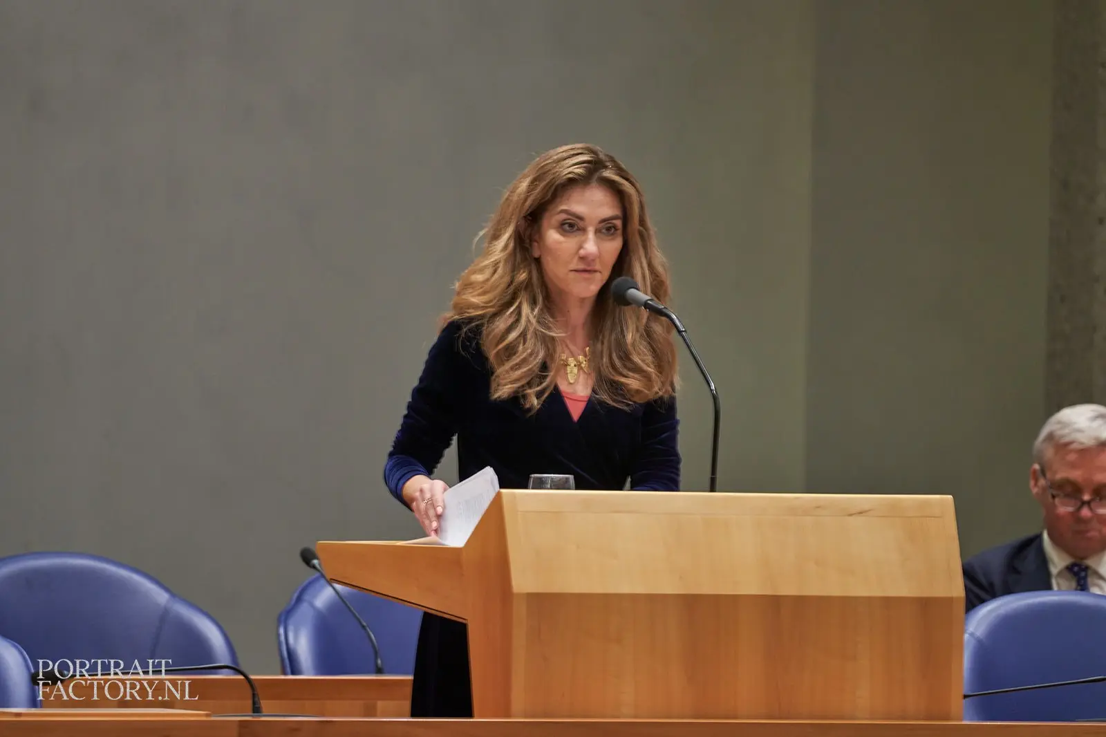 Onrust gaat door in Den Haag! VVD eist nieuwe aanpassingen in asielplannen: "Nachtwerk!"
