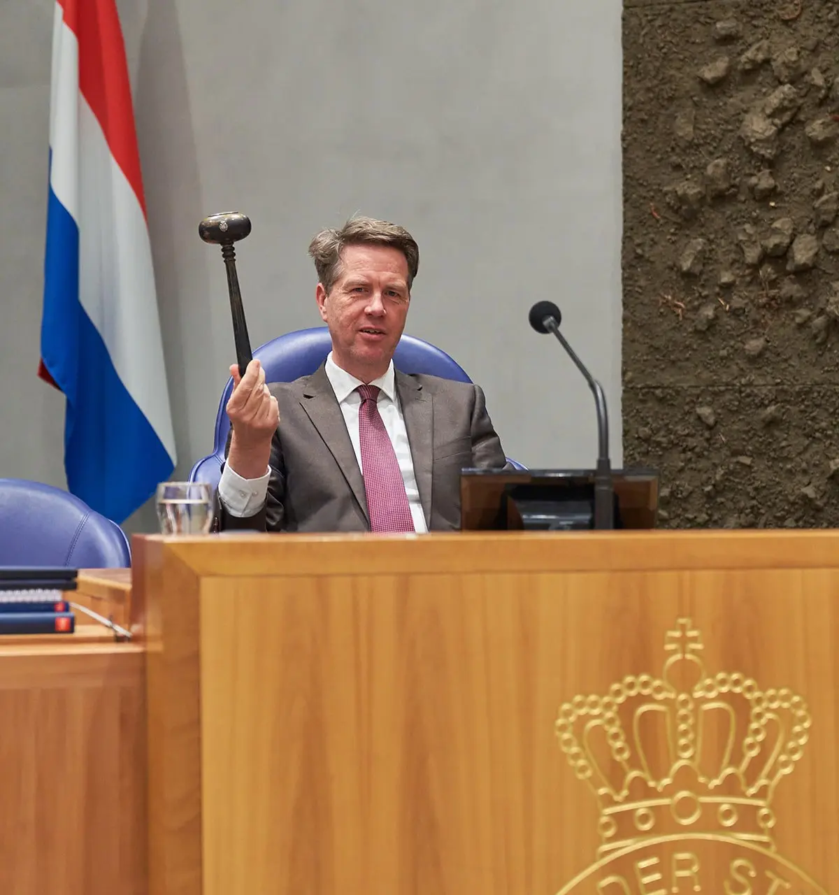 Martin Bosma schittert als 'knetterneutrale' Kamervoorzitter oordeelt het AD – Zuurlinks blijft zuur