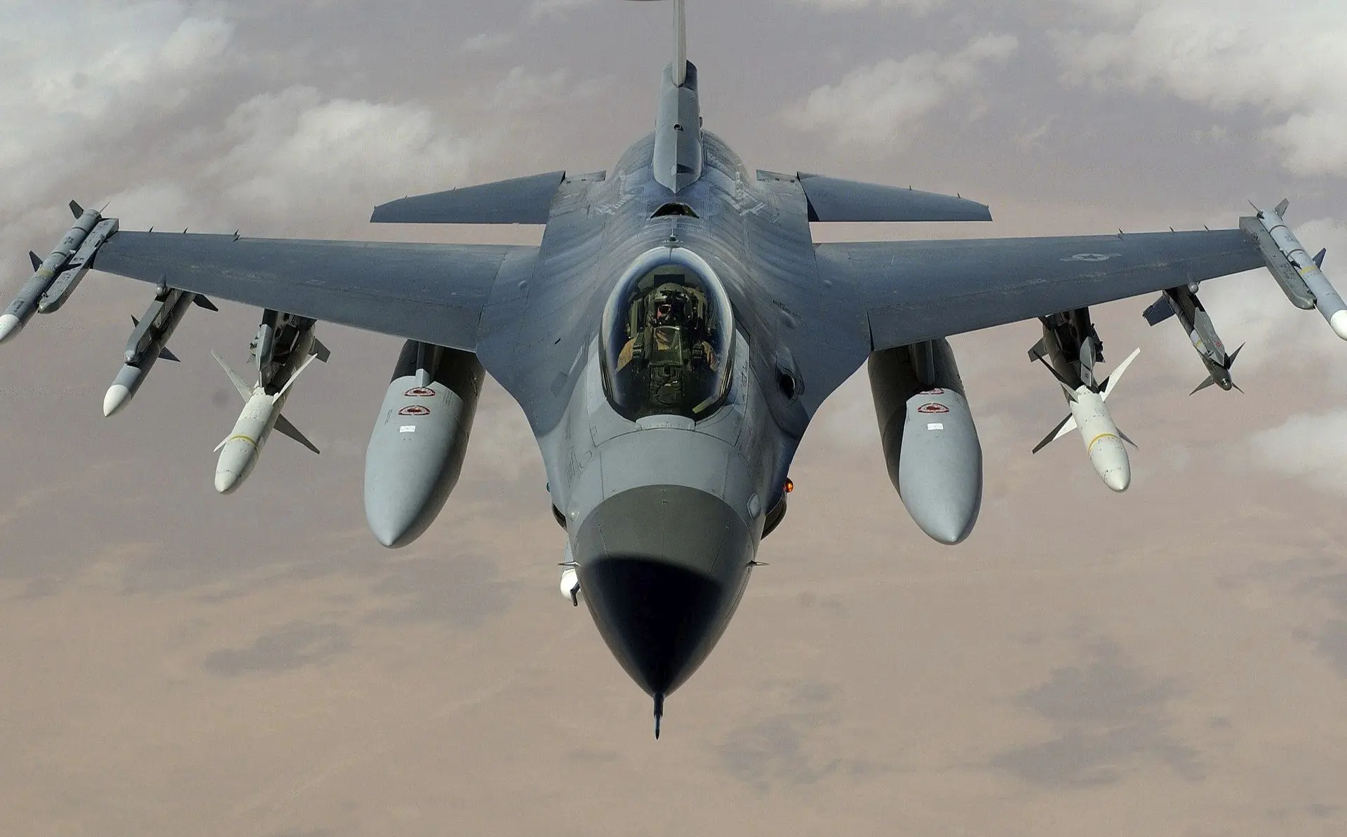 Slecht nieuws voor Zelensky: Oekraïne moet langer wachten op de levering van Deense F-16's