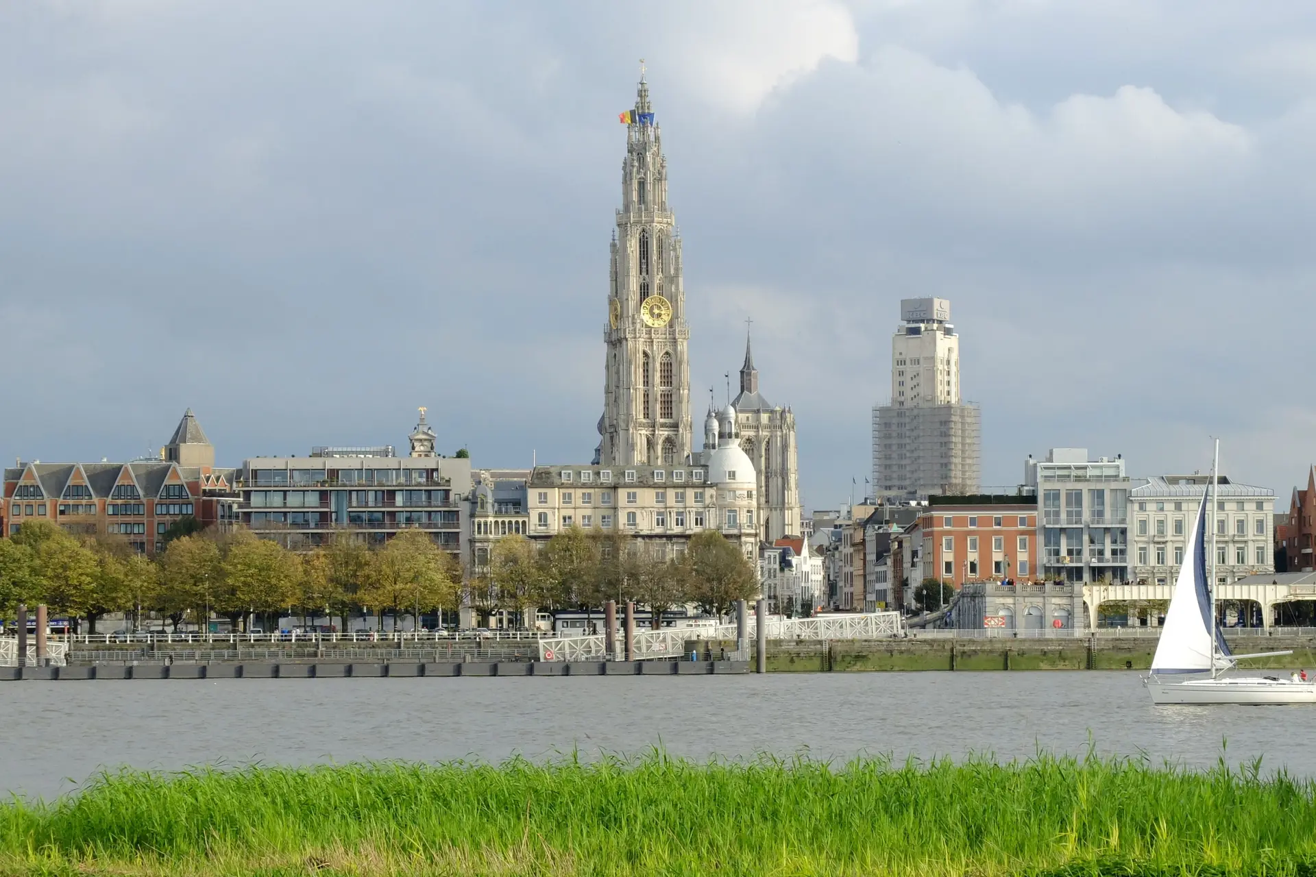 RTL Tonight noemt geïslamiseerd Borgerhout 'coolste wijk 2025' – Wat een propaganda-giller!