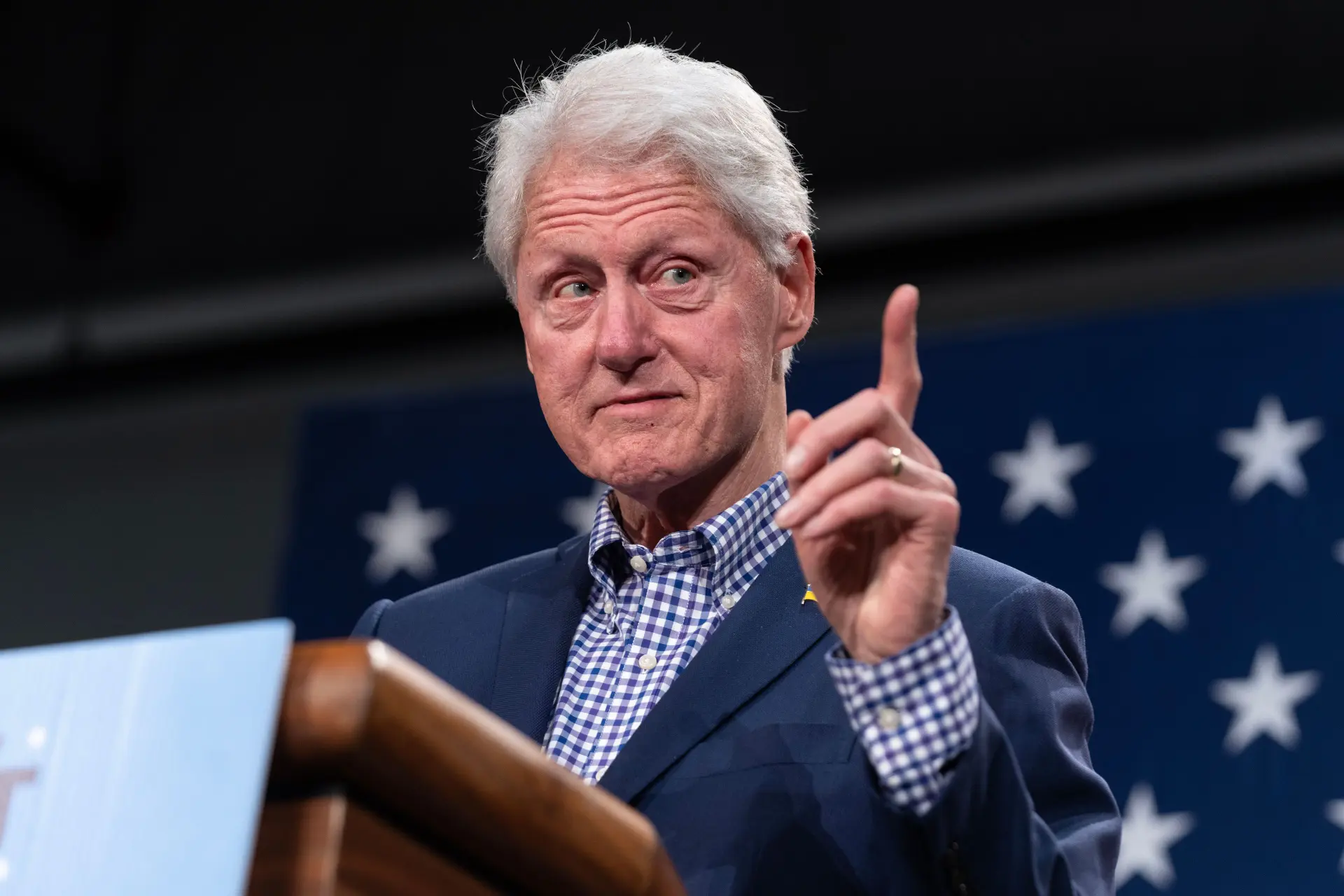 Geheime documenten! Slachtoffer: 'Pedo Epstein vertelde me dat Bill Clinton ze jong wilde'