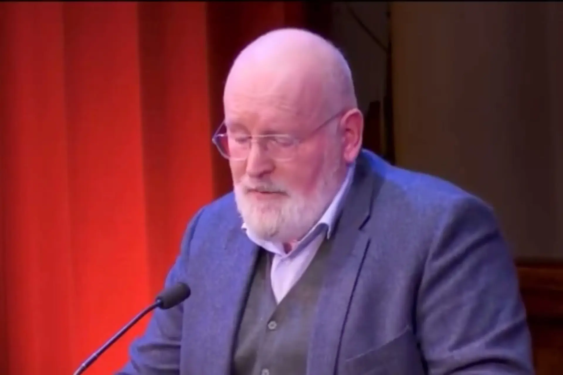 Donkere wolken boven Frans Timmermans door interne machtsstrijd binnen GroenLinks-PvdA: Jodenhaters willen hun zin doordrijven