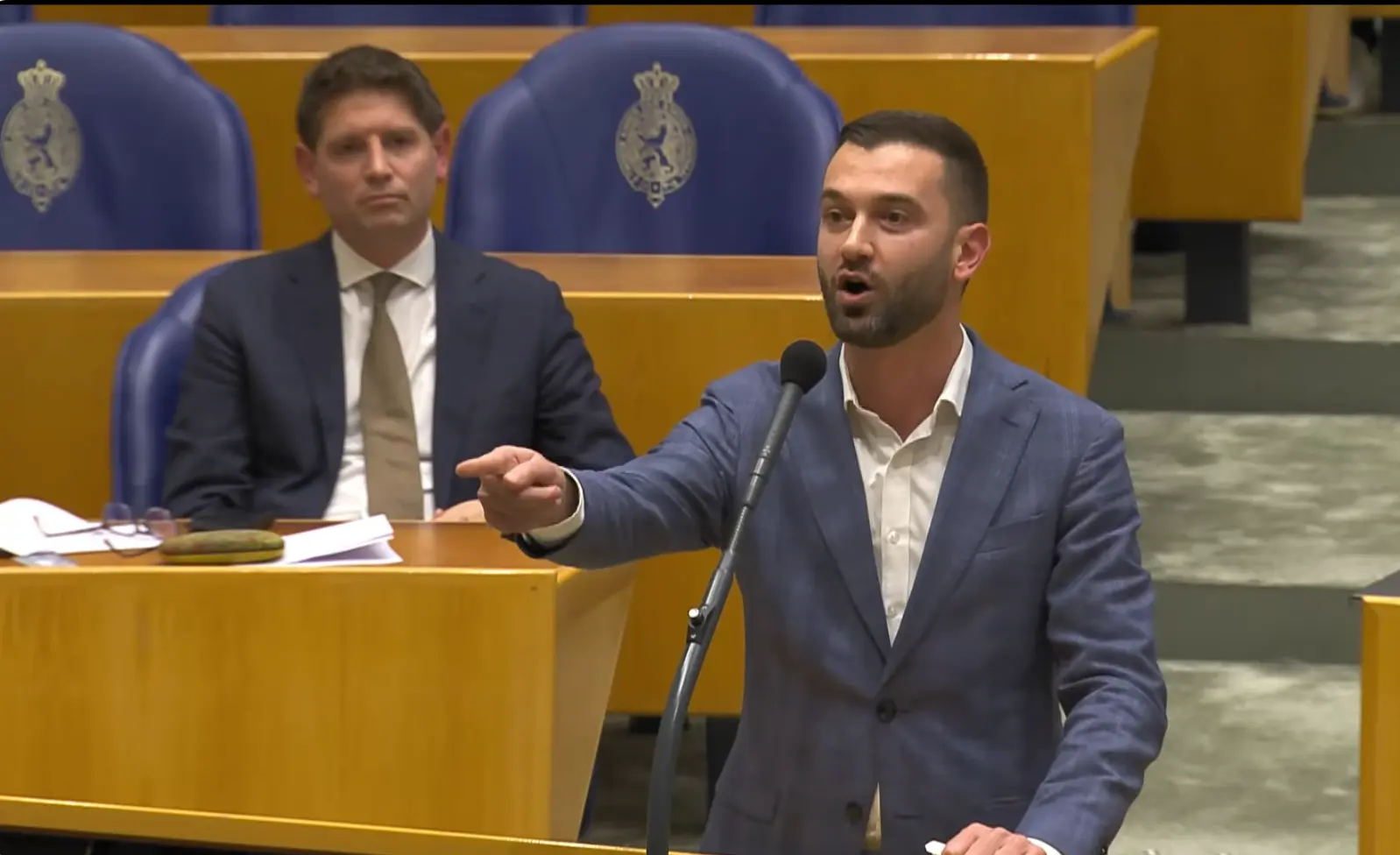 Stephan van Baarle (Denk) draait de feiten om: Jodenjacht wordt een 'moslimjacht' in het Kamerdebat