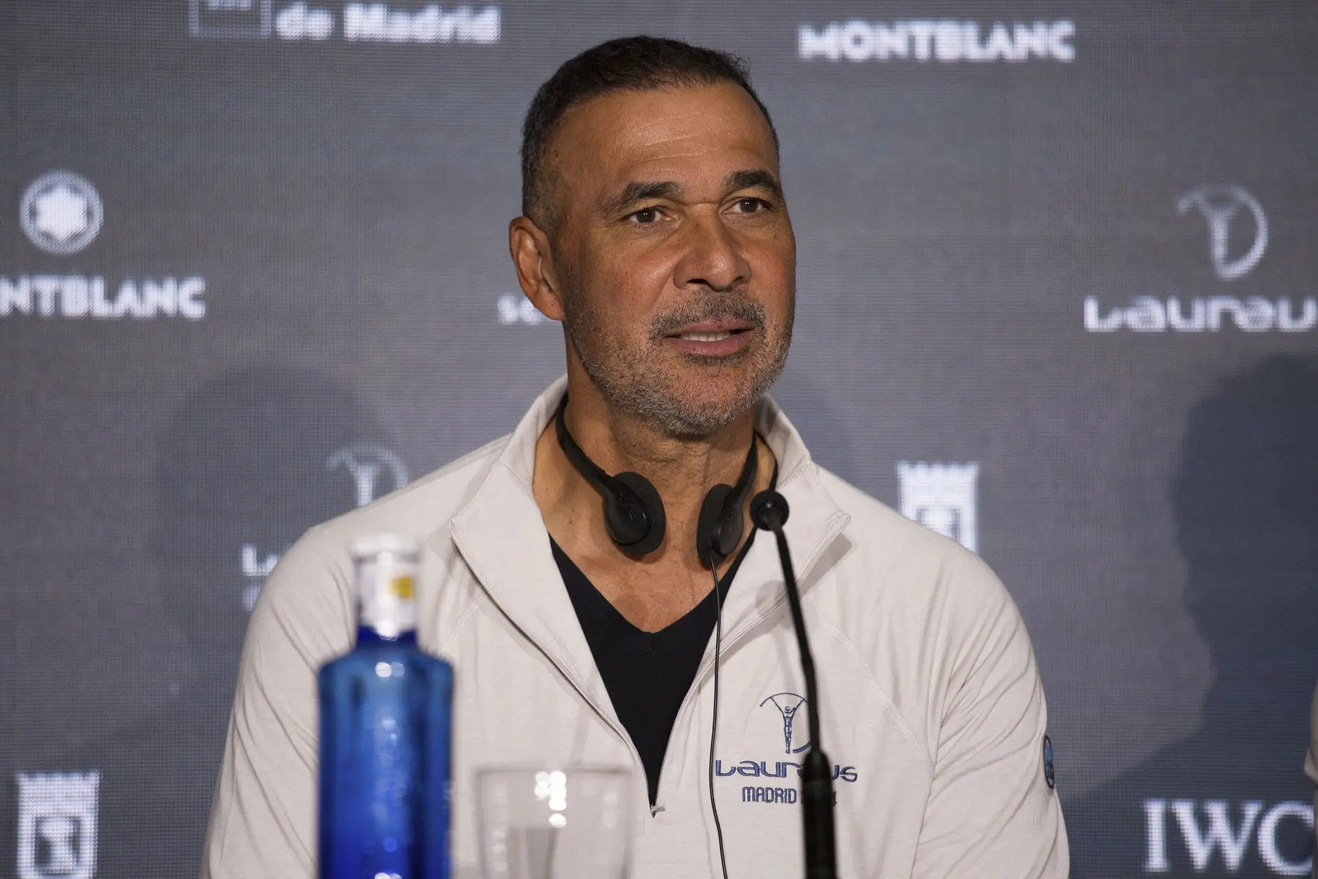 Ruud Gullit reageert na racisme-ophef op verkleedpartij van supporters: "Ik voel me vereerd!"