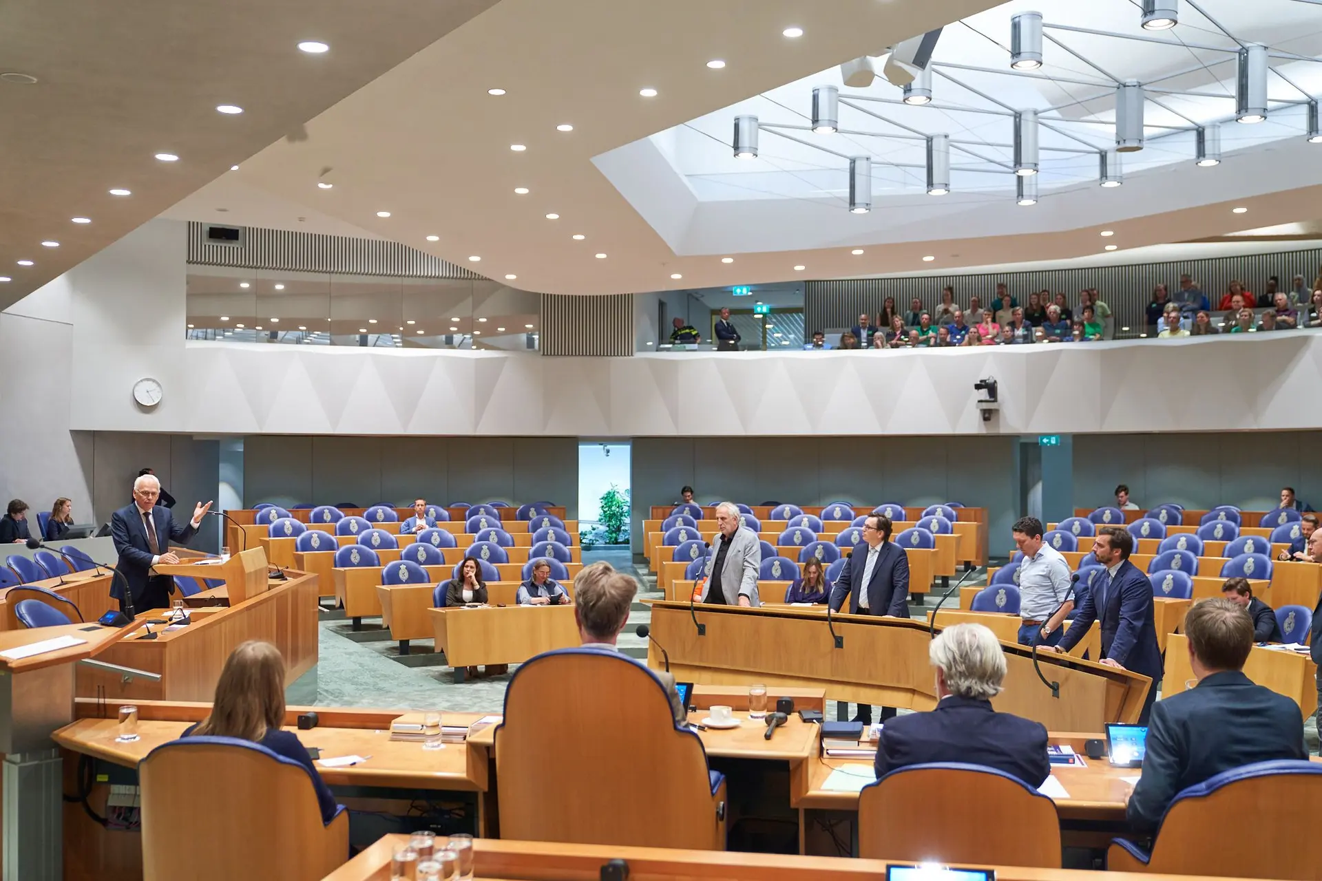 Tweede Kamer onderwerpt nieuwe bewindslieden aan vuurdoop: tijd om elkaars nieren te proeven