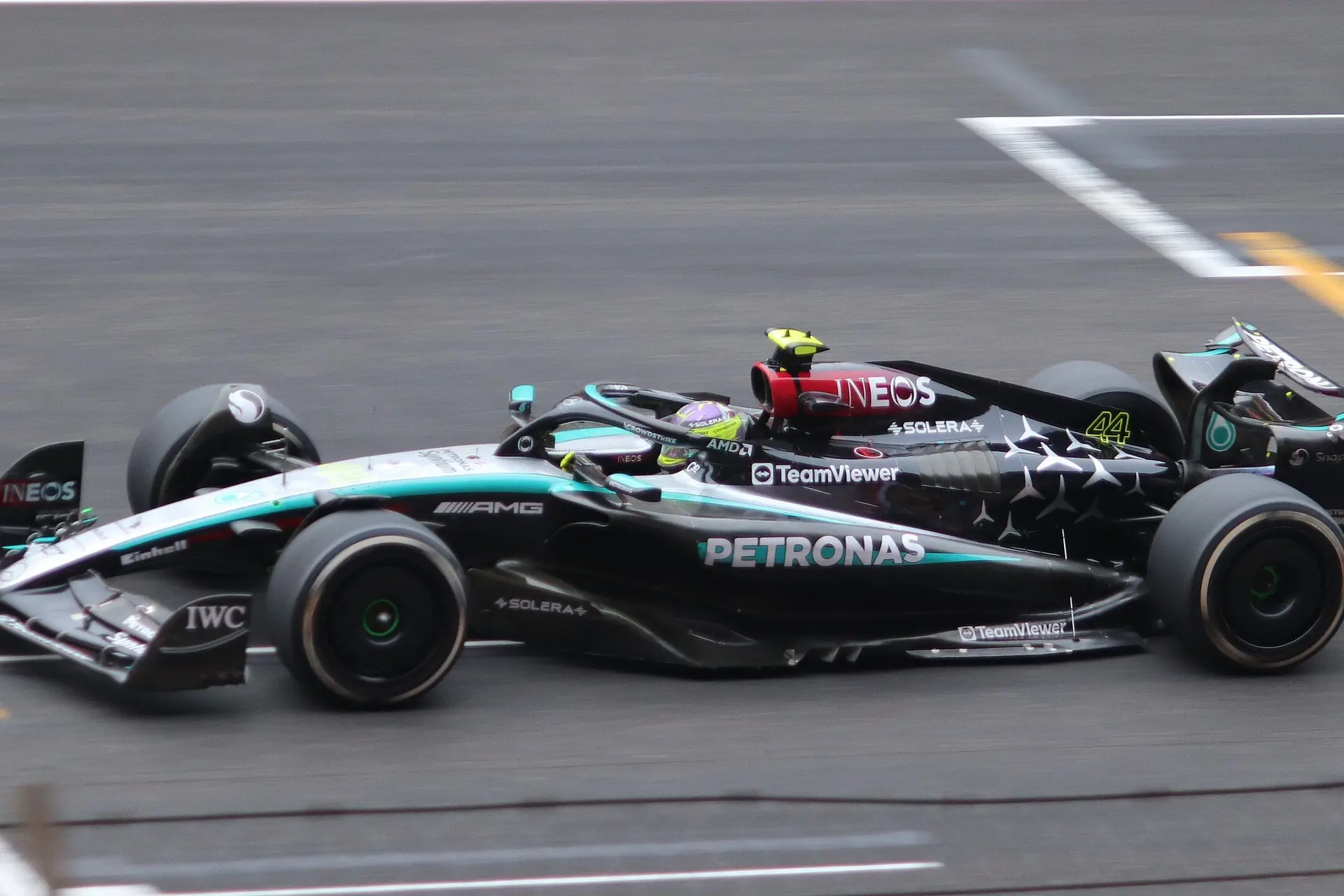 Wat een F1-feest! Max Verstappen pakt ongelooflijk genoeg P2, Lewis Hamilton is TERUG, Lando Norris en McLaren FALEN