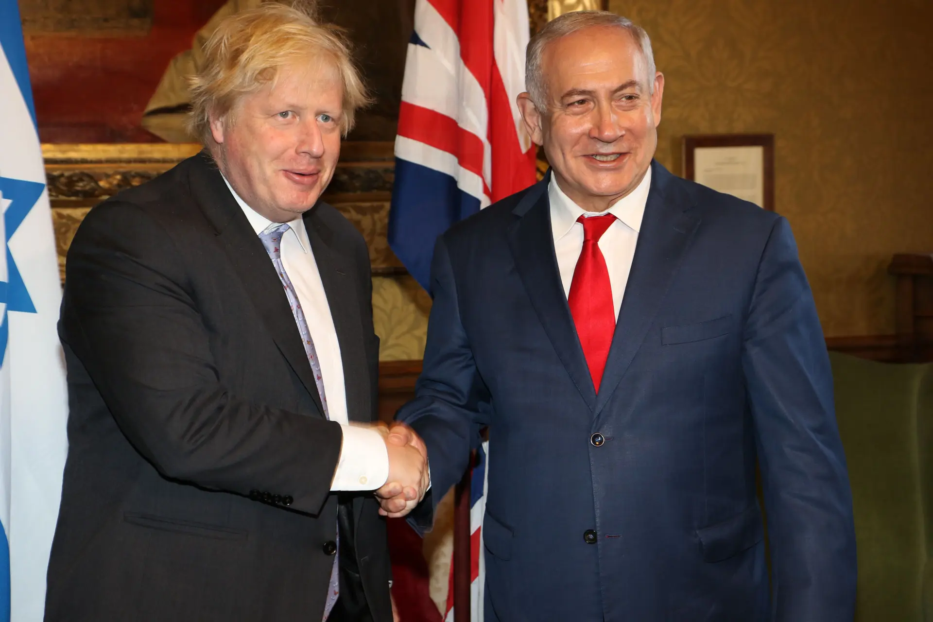 Oud-premier Boris Johnson: 'Netanyahu verstopte een afluisterapparaat in mijn toilet'