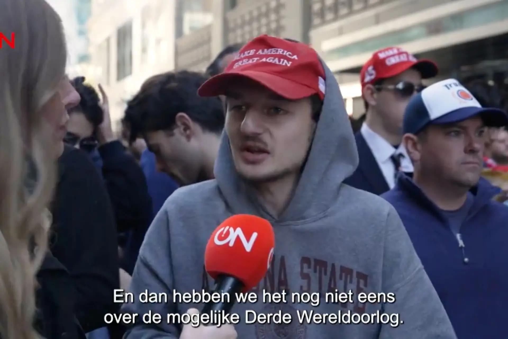 Filmpje! Raisa Blommestijn praat met Trump-supporters in New York: "We hebben hem NODIG!" en Sietske Bergsma fakkelt Kamala Harris af