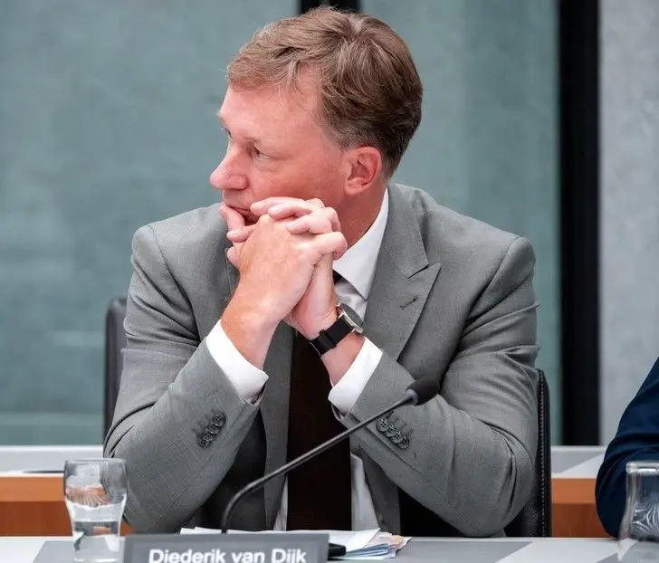 SGP buigt opnieuw: zwakke knieën in asieldebat
