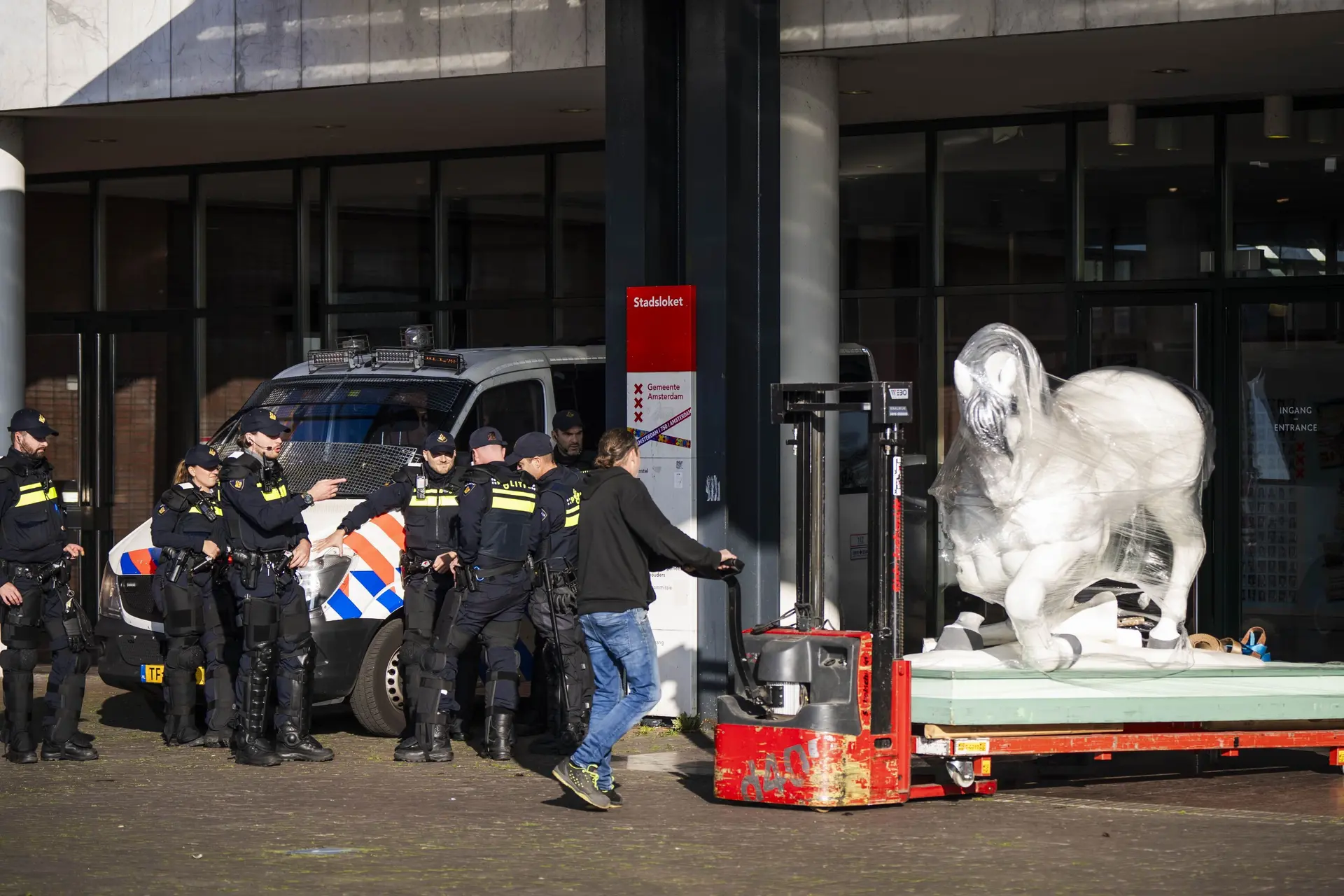 -Vanavond oorlog in Amsterdam- Marokkaanse kansenparels plannen ware VELDSLAG in de hoofdstad