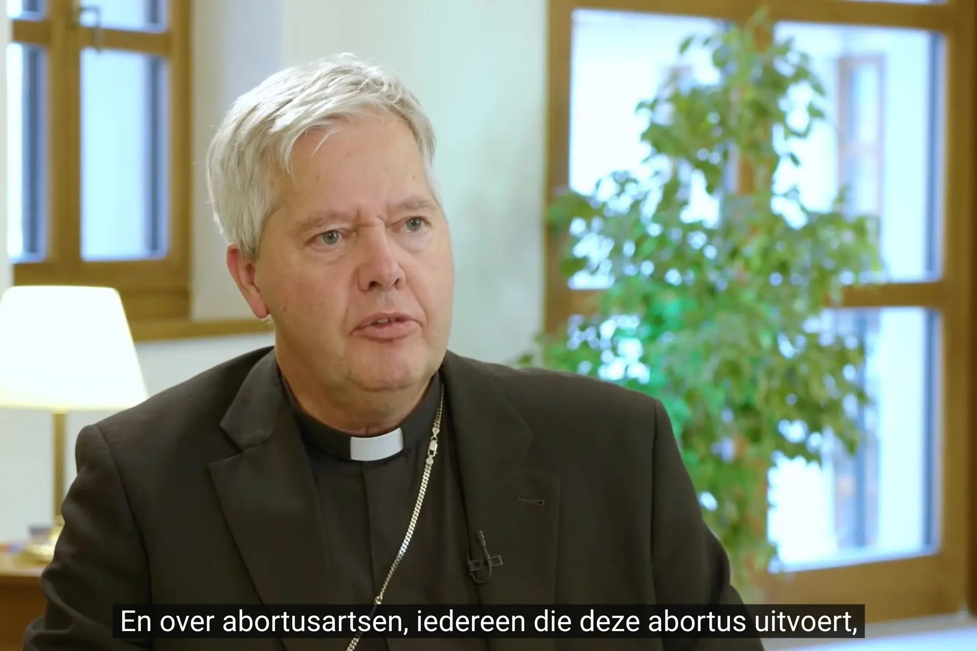 Kijk! Heroïsche Nederlandse bisschop Mutsaerts: 'De paus zei dat abortusartsen huurmoordenaars zijn'